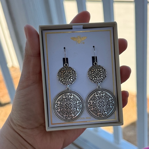 ✨ Silver Ethnic Statement Earrings – Elegant Engraved Design ✨ - Picture 4 of 4